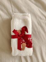 H&M Kuschelsocken Wintermotiv (ungetragen!) Baden-Württemberg - Löchgau Vorschau