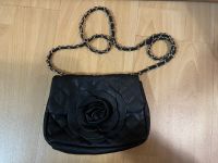 Handtasche schwarz mit Blume Nordrhein-Westfalen - Troisdorf Vorschau