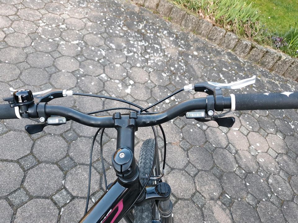 Kinder Fahrrad 26"+ Helm in Maselheim
