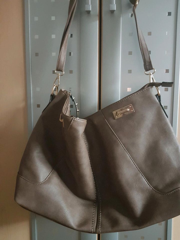 Handtasche braun Neu in Neunburg