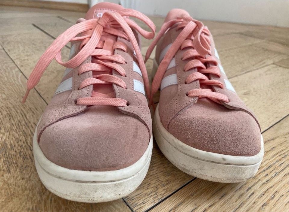 Adidas Damen Sneaker, Gr.39/40, rosa in München