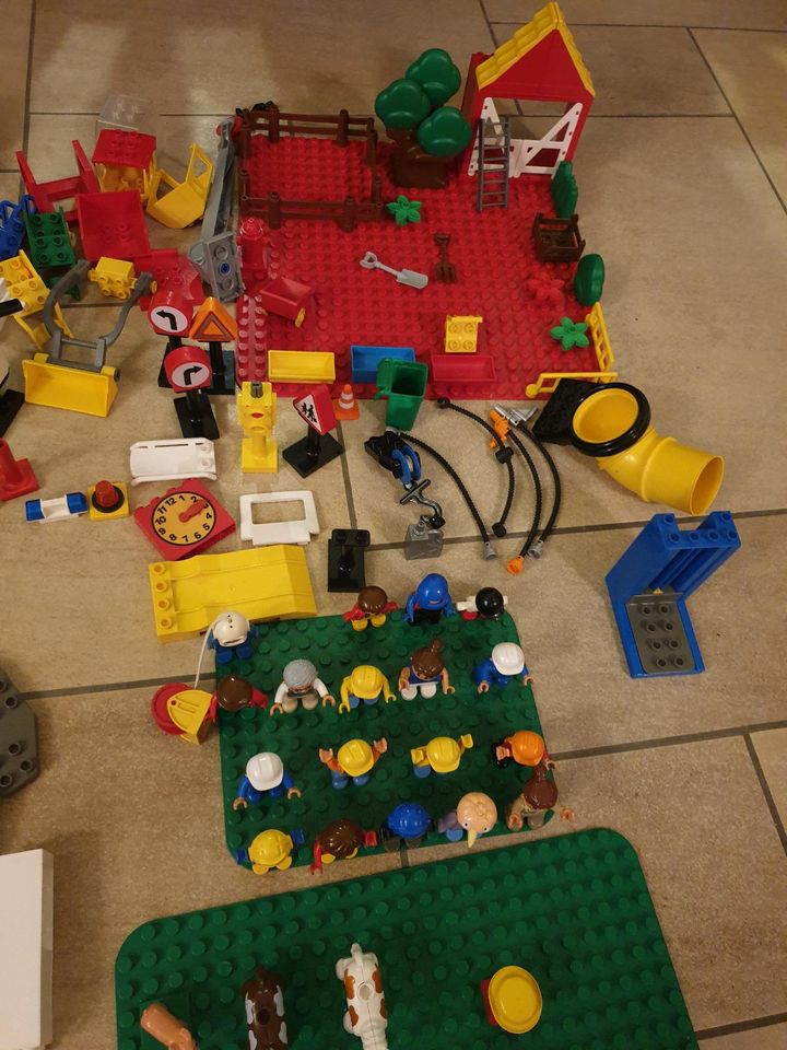 Lego Duplo Konvolut  Set Platten Autos Bauernhof Werkstatt in Werneck
