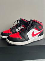 Nike Air Jordan 1 Mid Black Fire red (GS) Gr. 39 Baden-Württemberg - Obersulm Vorschau
