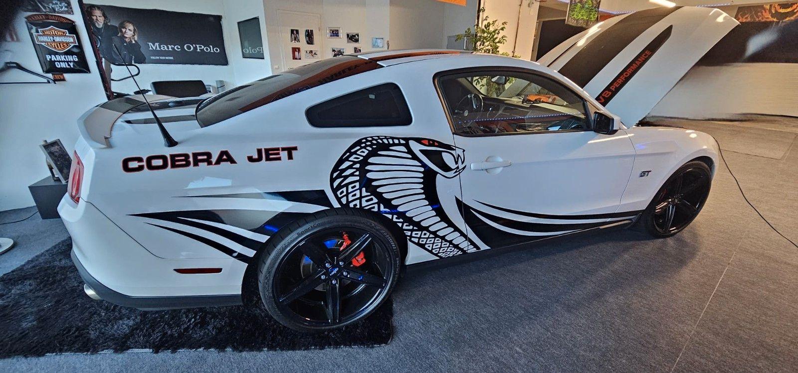 Abbildung des Autos Ford Mustang GT, 4,6L V8…