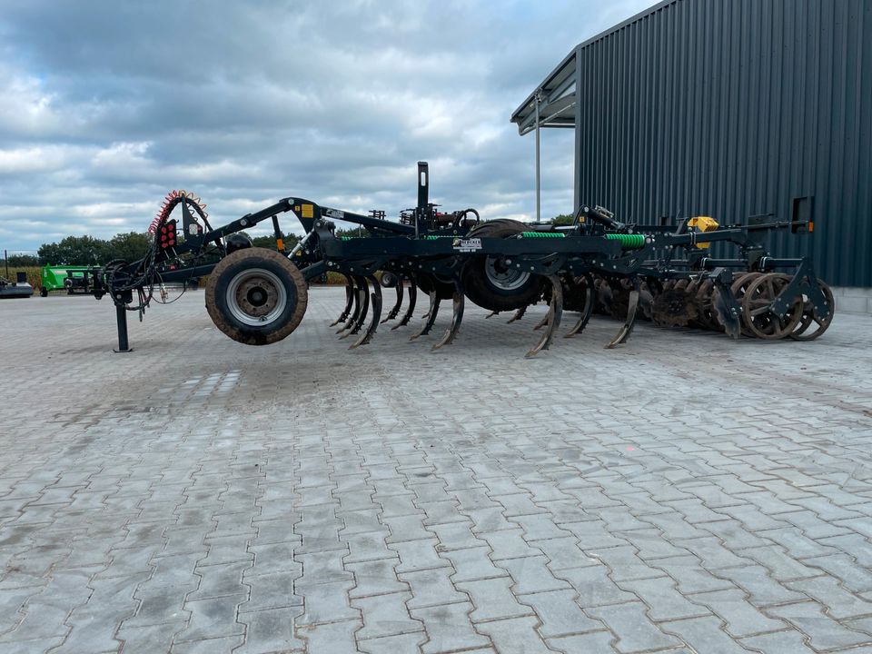 Mulchgrubber 4,5m mit Fahrwerk, Gebrauchtmaschine, Federsteinsicherung, Doppel U-Profilwalze LED-Beleuchtung. hydr. Tiefeneinstellung in Klein Berßen