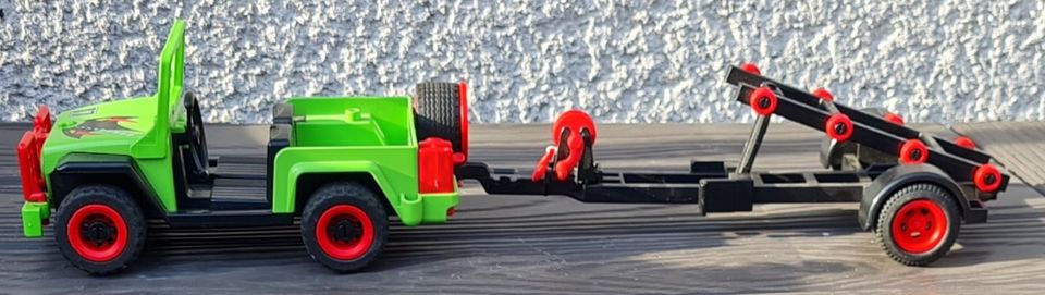Playmobil: Jeep mit Speedboot, Anhänger und Motor. in Itzehoe