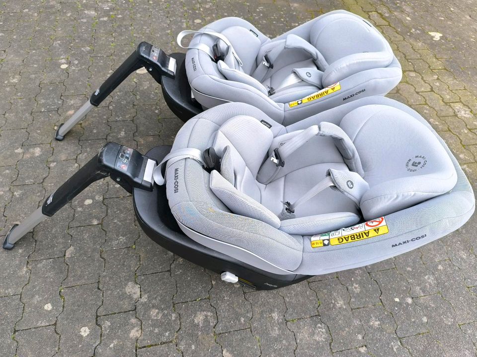 2x Maxi Cosi Pearl Pro2 mit Isofixstation in Frankenberg (Eder)