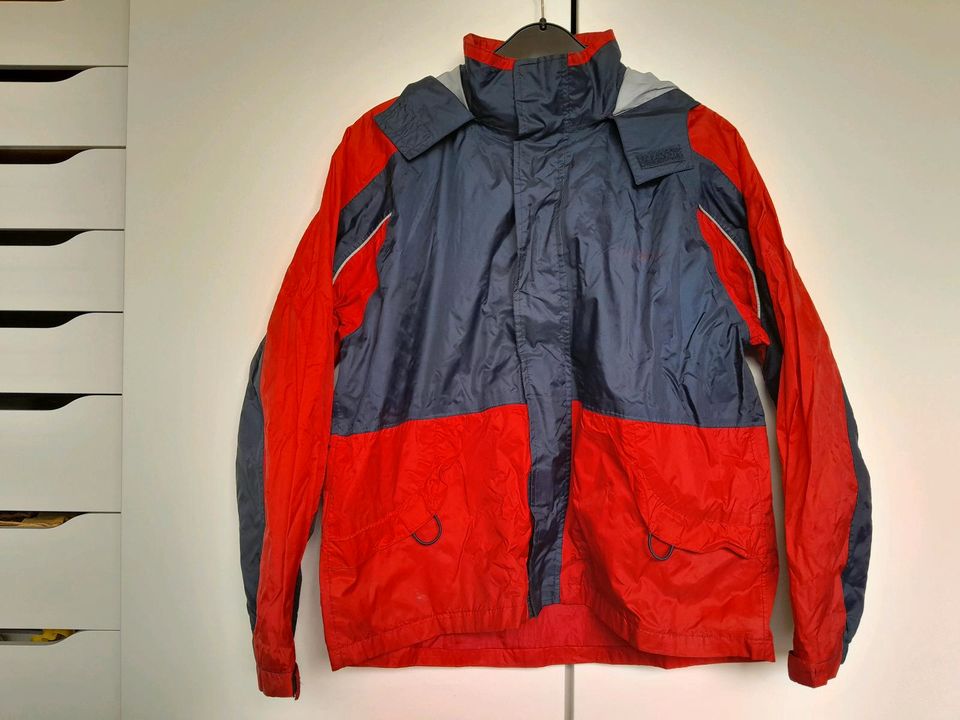 Kinder Regenjacke rot blau 152 in Blankenfelde-Mahlow