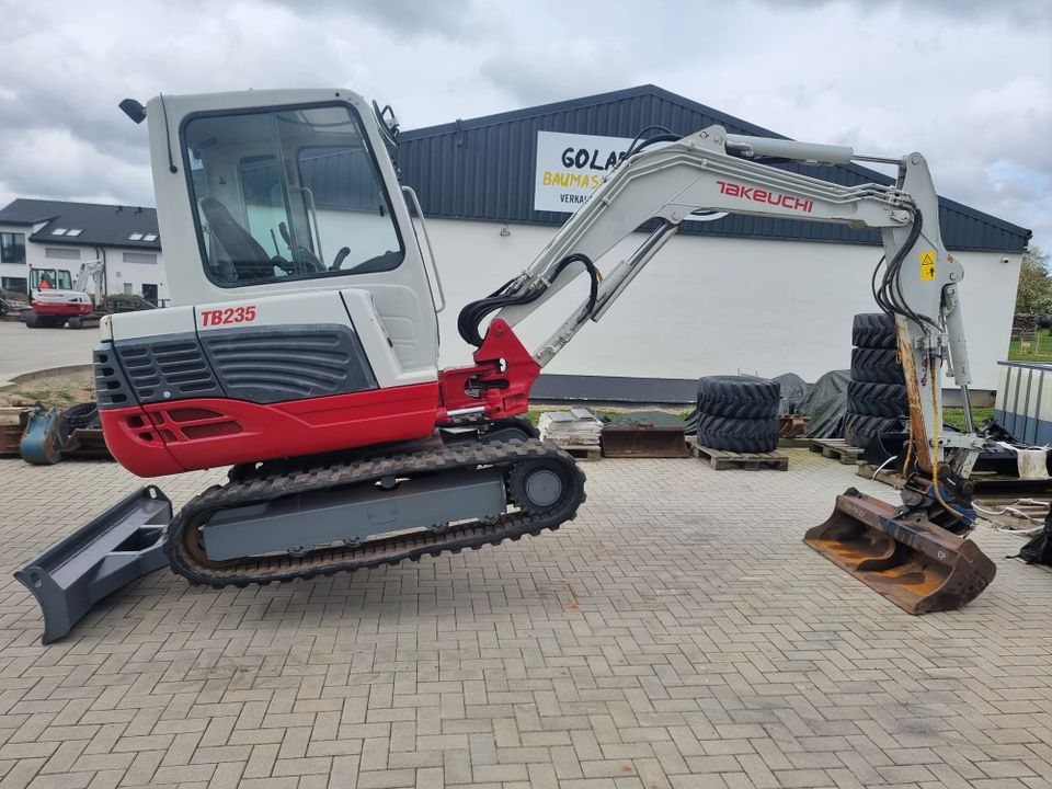 Minibagger Takeuchi TB235 (PREIS BRUTTO) in Insingen