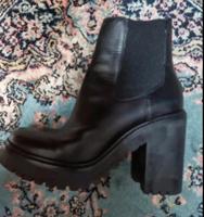 MONCLER Boots Stiefelette Gr.39 Echtleder Neupreis 680€ Bayern - Nürnberg (Mittelfr) Vorschau