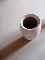 Deko Vase Hellgrau Wellen Keramik modern (handmade) Bayern - Adlkofen Vorschau