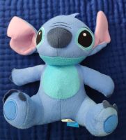 Plüschfigur Stitch aus Disneys Lilo und Stitch Niedersachsen - Brake (Unterweser) Vorschau
