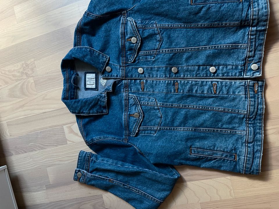 Jeansjacke Größe 44 in Essen