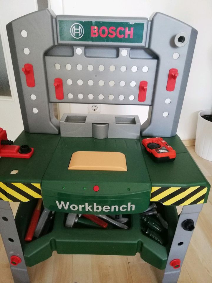 Bosch Werkbank mit Koffer und viele extra Zubehör  mit Geräuche in Wolfsburg