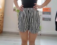 Kurze Hose/Shorts mit Streifen von H&M, Gr.34 (XS) Nordrhein-Westfalen - Niederkrüchten Vorschau