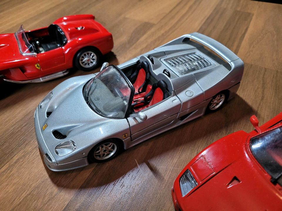 Alle drei Burago Ferrari Modelle 1:24 F40 F50 250 in Schwäbisch Gmünd