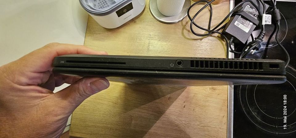 Laptop von Dell E5250 Akku defekt! ( SSD usw. ) in Essen