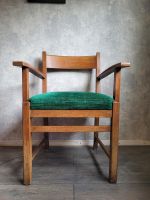 Armlehnen Stuhl Massivholz " Vintage " guter Zustand Hessen - Fuldabrück Vorschau