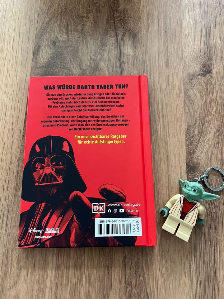 Star Wars Drath Vader Buch und Anhönger in Hattert