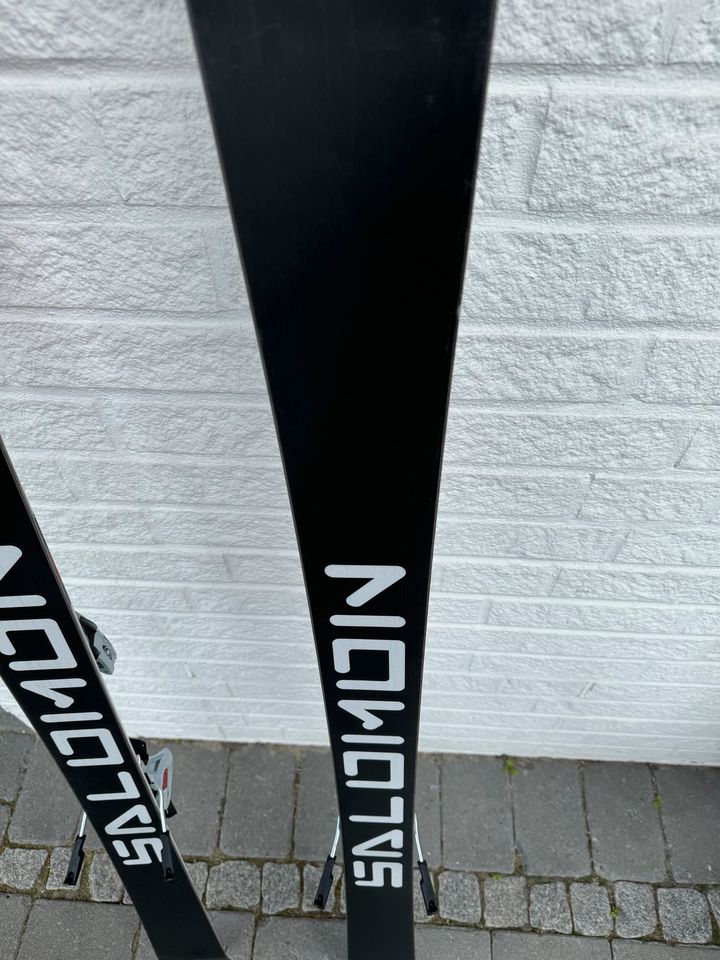 Salomon Twin Tip Ski 158cm weiß in Lastrup