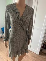 Only Wickelkleid dünnes Kleid Gr S Hessen - Buseck Vorschau