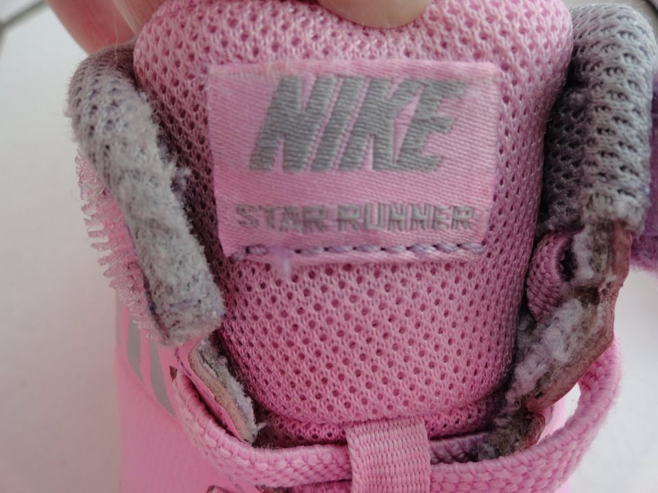 **TOP-SCHNÄPPCHEN** Nike Star Runner Gr. 29.5 Schuhe Sneaker rosa in Maintal