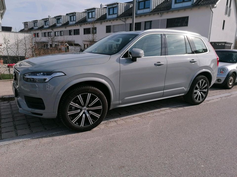 Volvo XC90 B5 AWD Core - NEU, HIGHLIGHTS, TOPZUSTAND, 20` in Vaterstetten