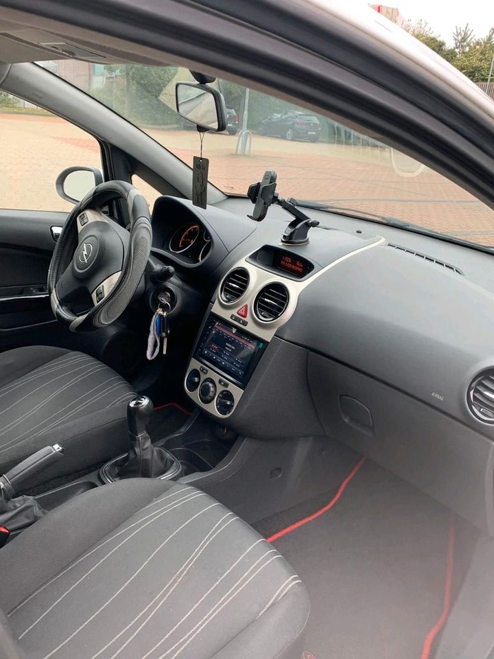 Opel Corsa D 1.2 Navigation Rückfahrkamera TÜV neu in Henstedt-Ulzburg