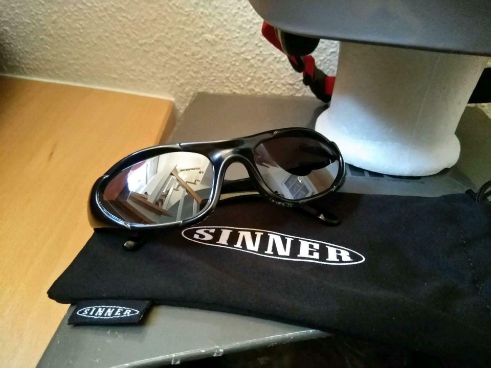 Ski-/Snowboardhelm, Giro, M, silber, Brille und Sonnenbrille in Isselburg