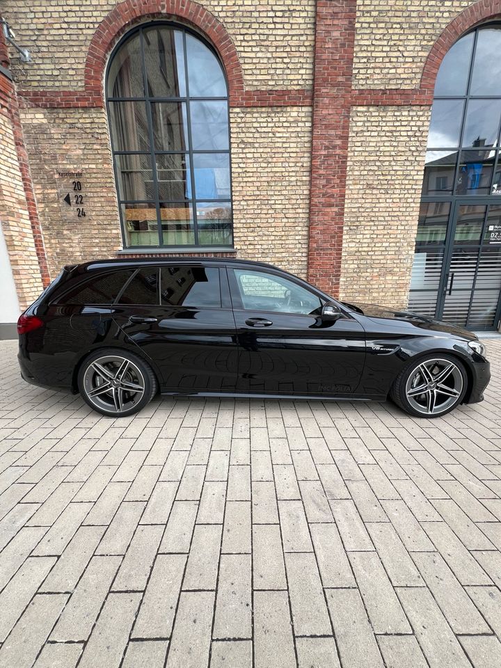 AMG C63 Mercedes PAGA Navi Pano Carplay S205 in Kempten