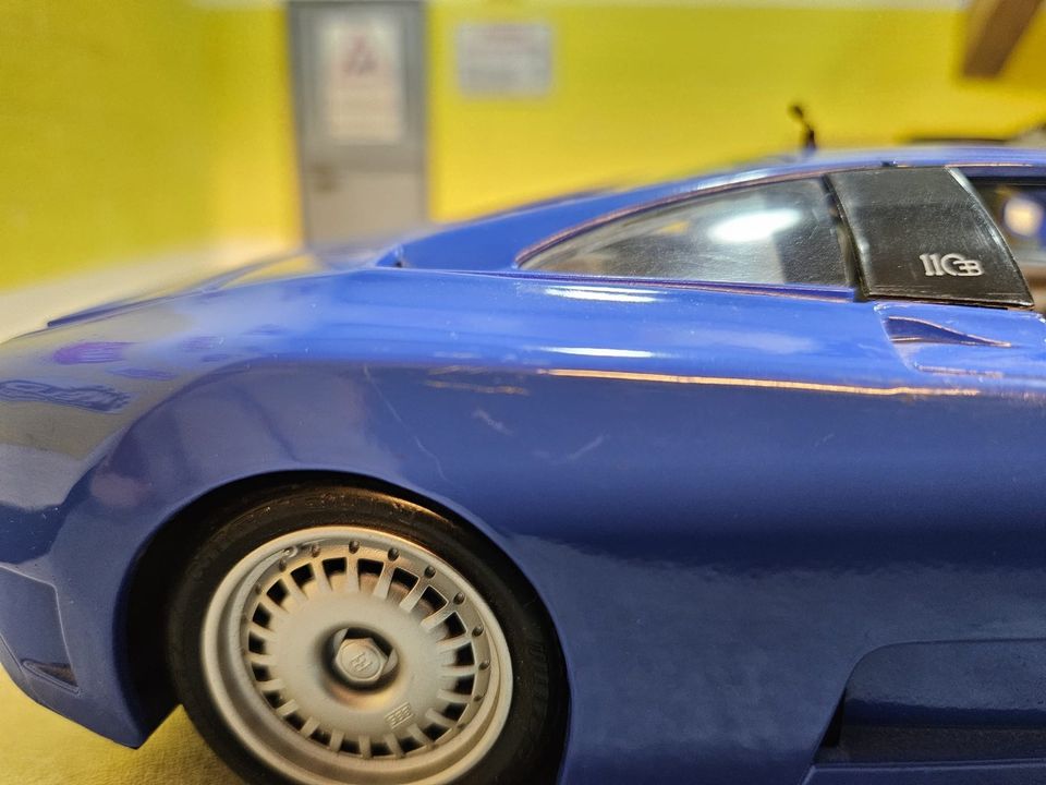 Modellauto 1:18 Maisto Bugatti EB110 in Xanten