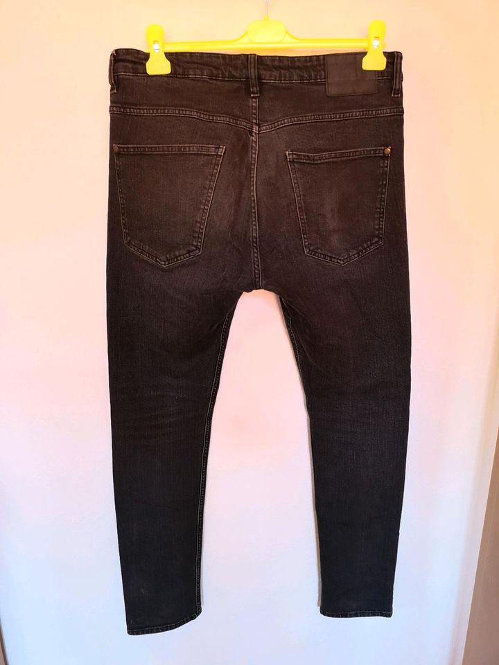 Jeans schwarz in Satteldorf