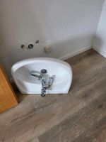 Zu verschenken 2x tisch, 2x spiegels, lavabo mit wasserhah und ta Baden-Württemberg - Schluchsee Vorschau