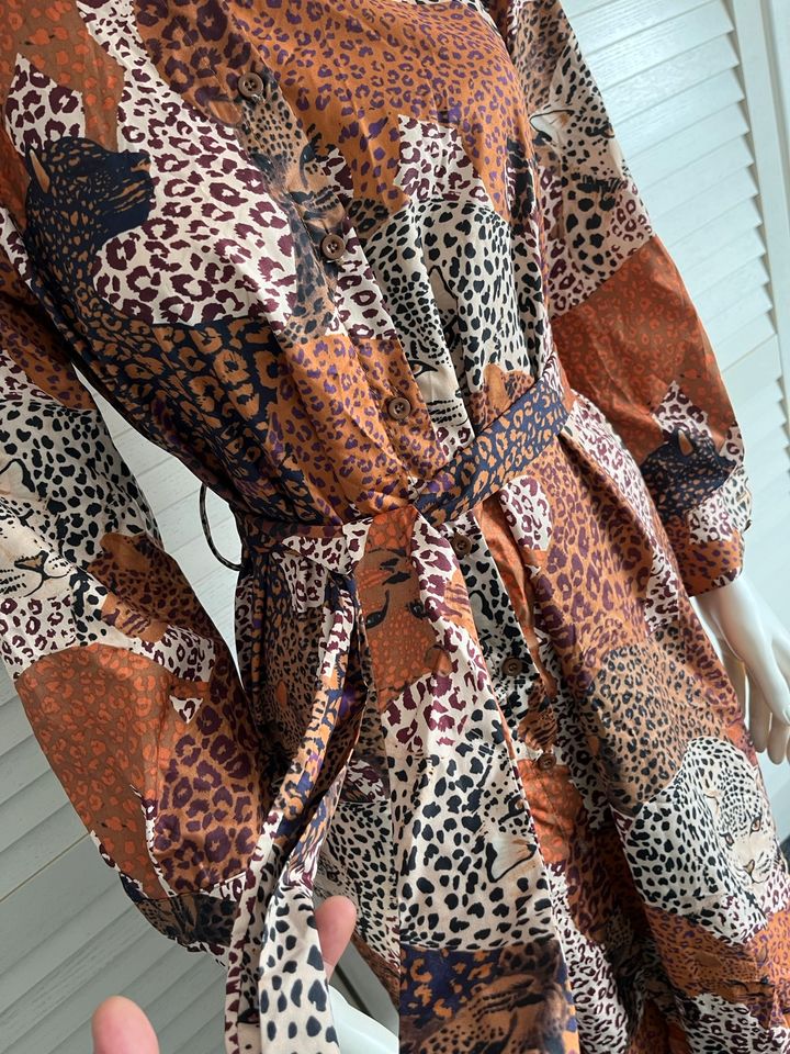 Hemdkleid mit Leopard Muster + Gürtel in Hille