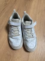 Nike Air Force Gr 32 Turnschuhe Sneaker weiß Hessen - Hasselroth Vorschau