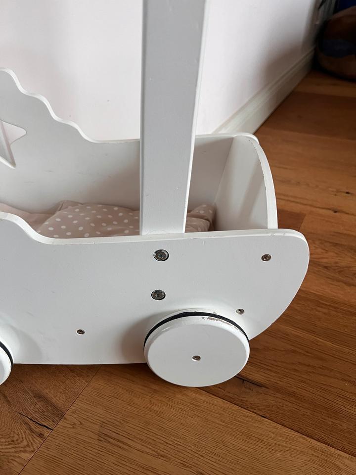 Puppenwagen mit Stoffdecke aus Holz von Kids Concept in Grasberg