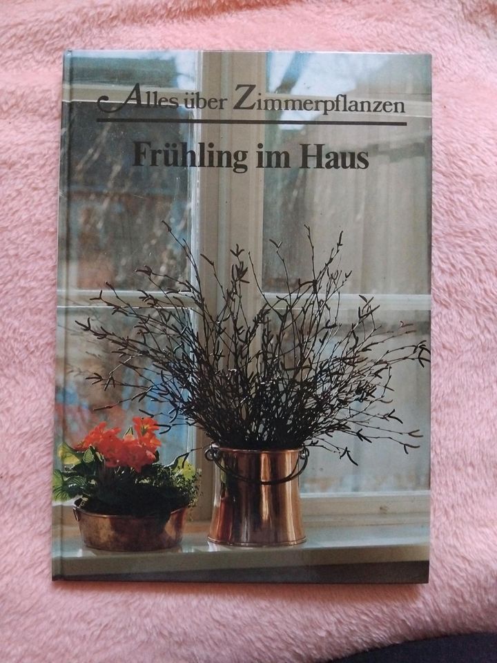 Blumen/ Pflanzenbuch , Frühling I'm Haus in Frankfurt am Main