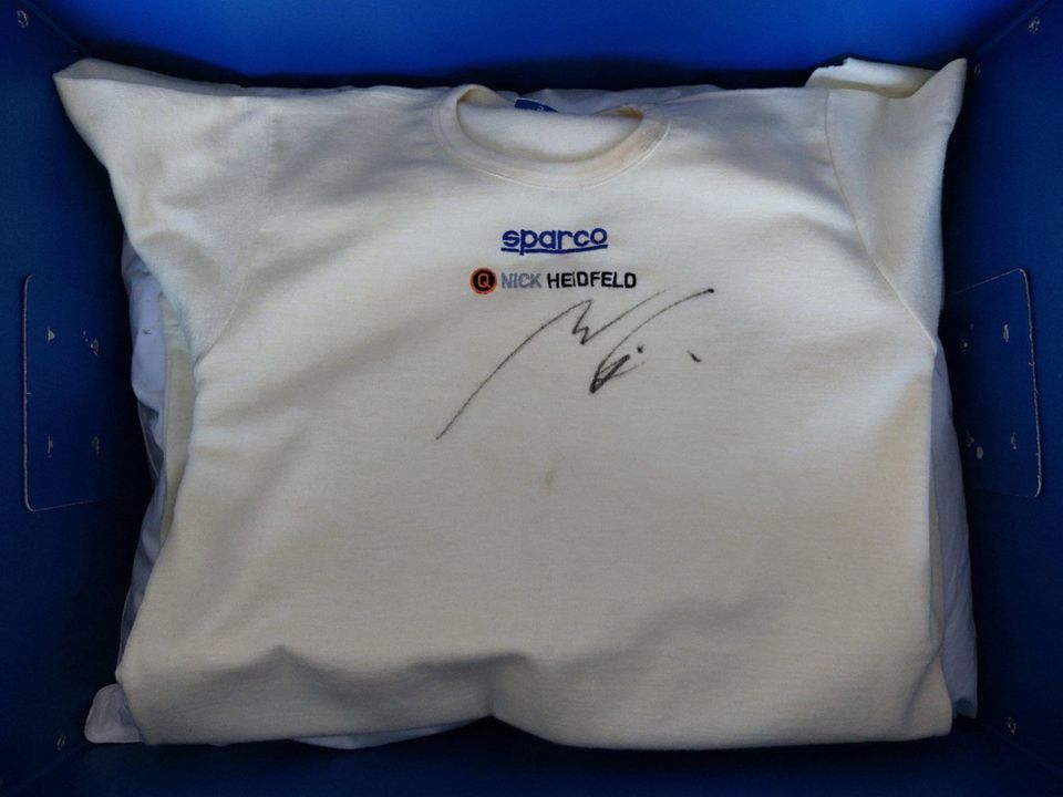 Original von Nick Heidfeld getragenes + signiertes F1-Racingshirt in Rostock