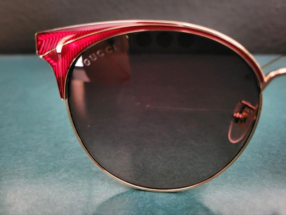 Gucci Sonnenbrille Full Set Gold Rot NEU in Köln