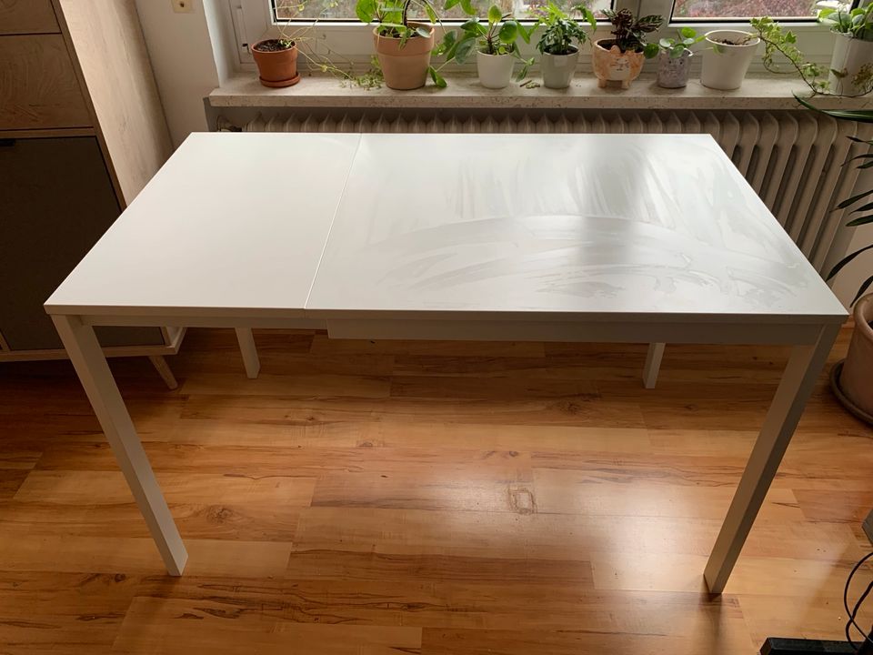 Weißer Tisch, Ausziehtisch - Größe verstellbar in Konstanz