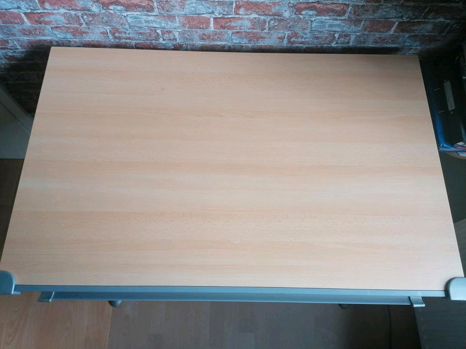 Höhenverstellbarer Schreibtisch von Kettler mit Kippfunktion in Bielefeld