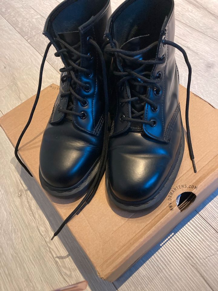 Original Doc Martens Gr. 39 in Moers