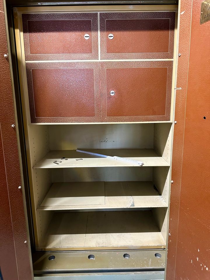 Historischer Tresor Safe Panzerschrank Ostertag Waffenschrank in Günzburg