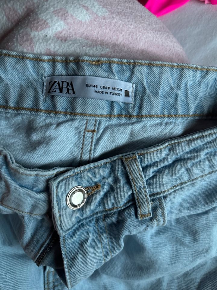 Zara straight Jeans high waist in Konken