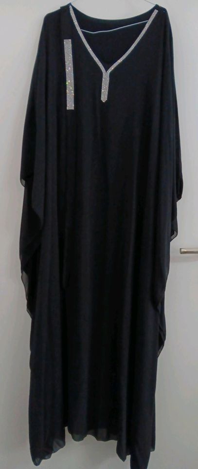 Schönes Kleid mit Fledermaus ärmel in Köln