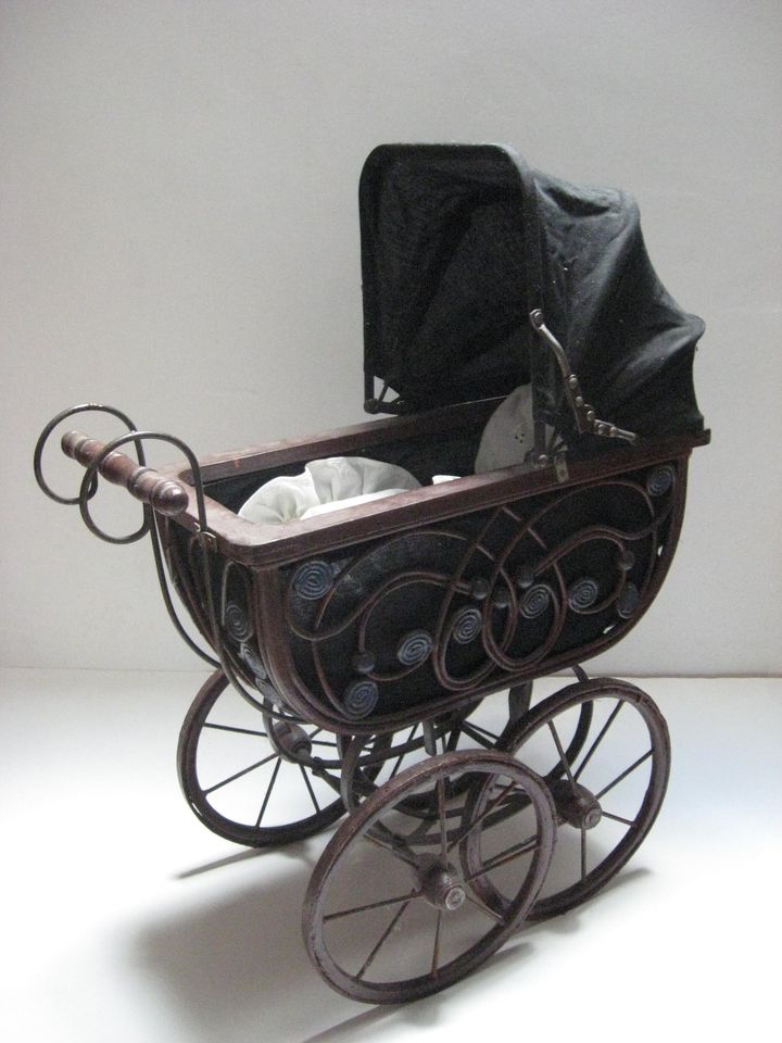 Puppen-Kinderwagen in Büchen