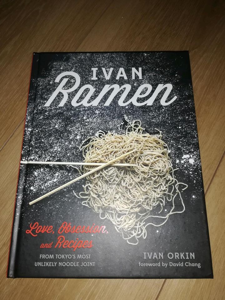 Ivan Ramen Kochbuch Neuwertig in Hespe