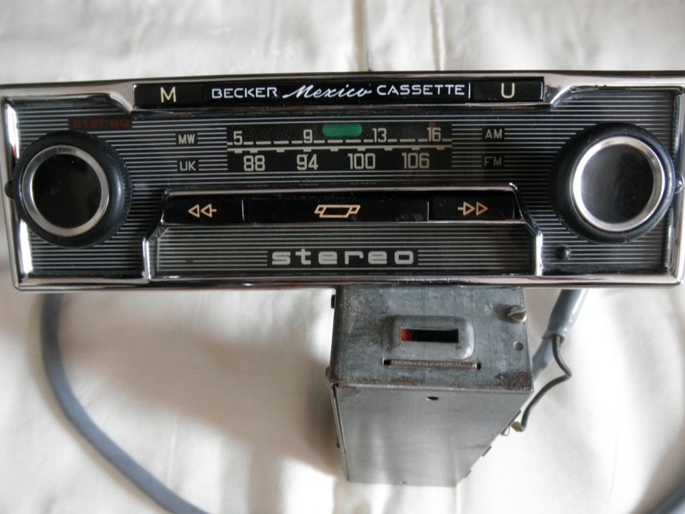 Becker Mexico voll Stereo mit Cassette, Mercedes Pagode überholt in Wolfertschwenden