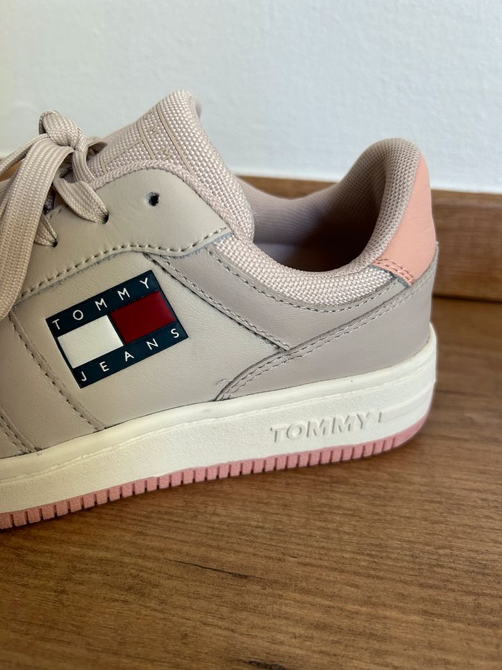 Tommy Hilfiger Damen Sneaker Gr. 36 in Kaarst