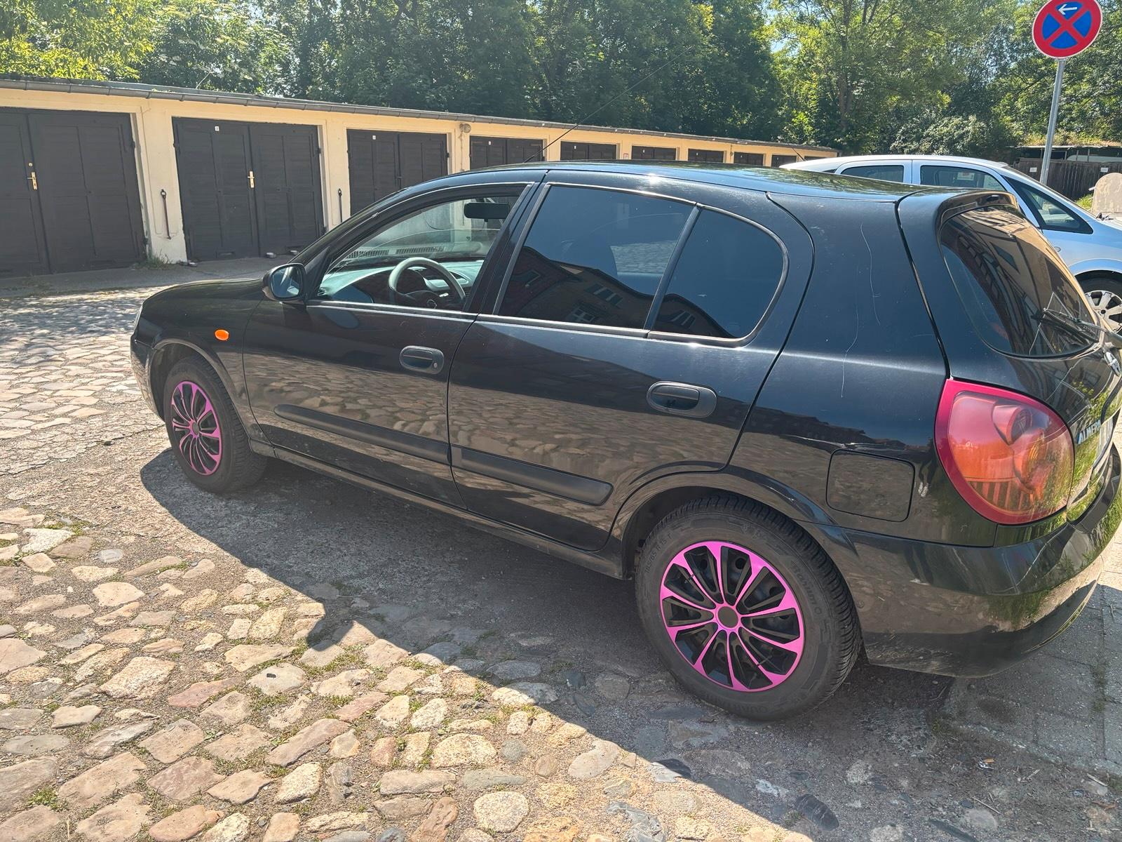 Abbildung des Autos Nissan Almera